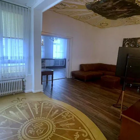 Apartment Grande Mit Whirlpool-badewanne Und 150 Qm Mitten Im Zentrum *