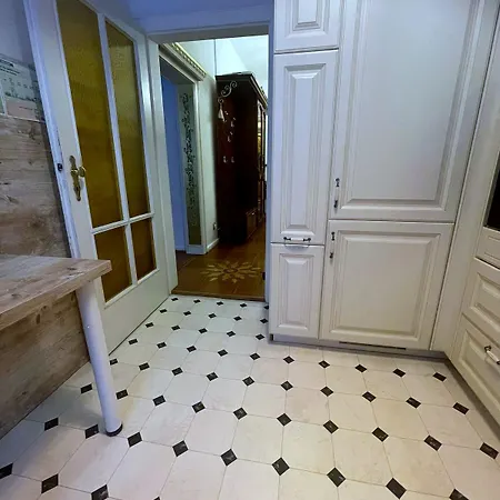 Grande Mit Whirlpool-badewanne Und 150 Qm Mitten Im Zentrum