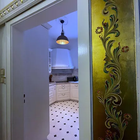 Apartment Grande Mit Whirlpool-badewanne Und 150 Qm Mitten Im Zentrum *