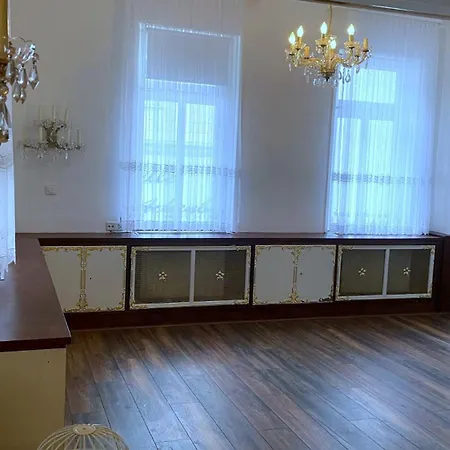 Appartement Grande Mit Whirlpool-badewanne Und 150 Qm Mitten Im Zentrum *