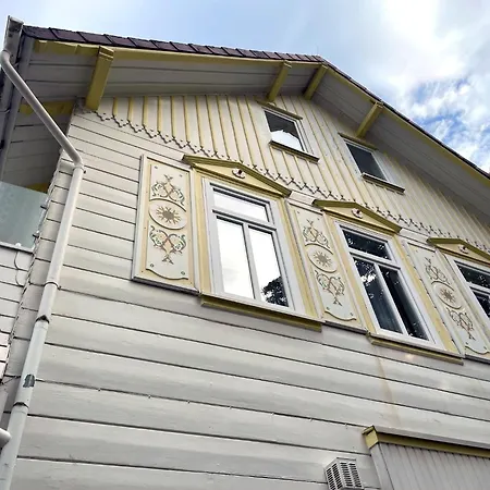 Grande Mit Whirlpool-badewanne Und 150 Qm Mitten Im Zentrum *